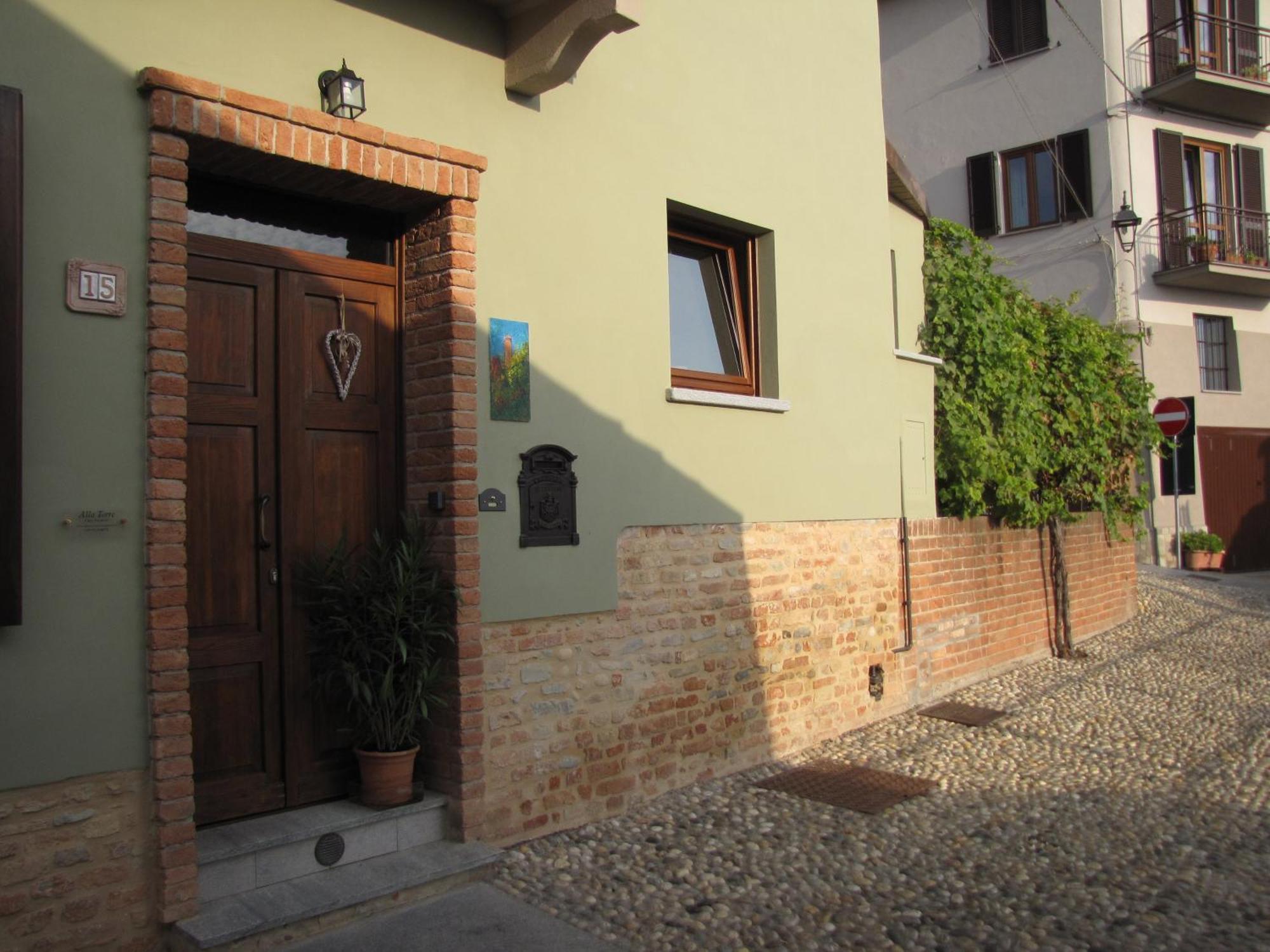Alla Torre - Nel Cuore Del Borgo Storico Castagnole delle Lanze Exterior photo